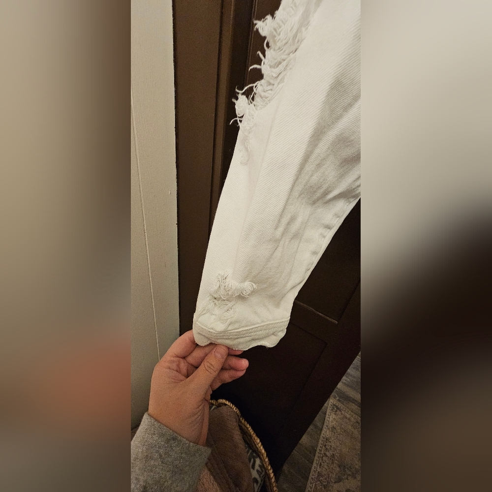 Zara (S) White Distressed Cropped Denim Jacket - Picture 5 of 7